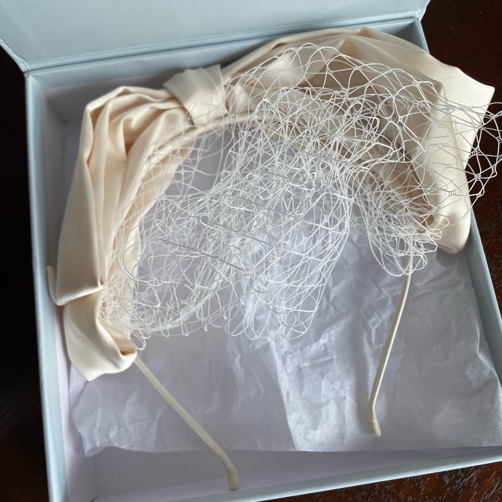 Veil headband with Box